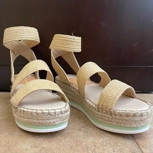 Tan Wedges 8.5 | dolce vita